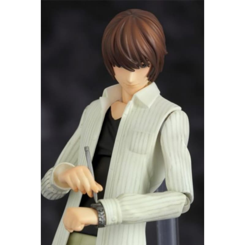 La figurine articulée de Light Yagami, alias Kira, incarne la puissance et l'intelligence du légendaire tueur de Death Note.