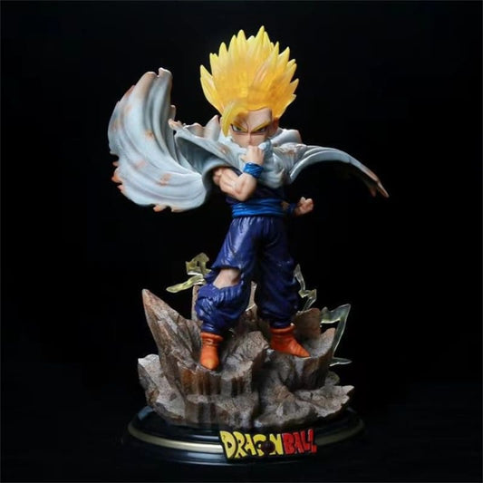 Cette figurine Son Gohan Super Saiyan 2, fidèle à l'anime Dragon Ball Z, incarne la puissance et l'héroïsme, un ajout parfait à votre collection.