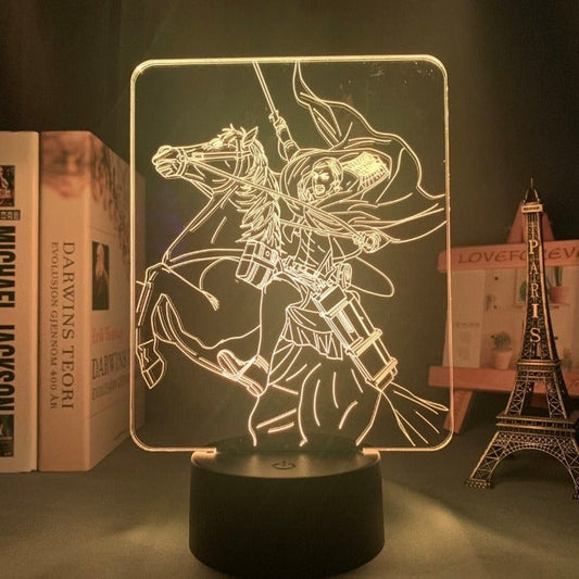 Illuminez votre passion pour L'Attaque des Titans avec cette splendide lampe à l'effigie d'Erwin Smith.