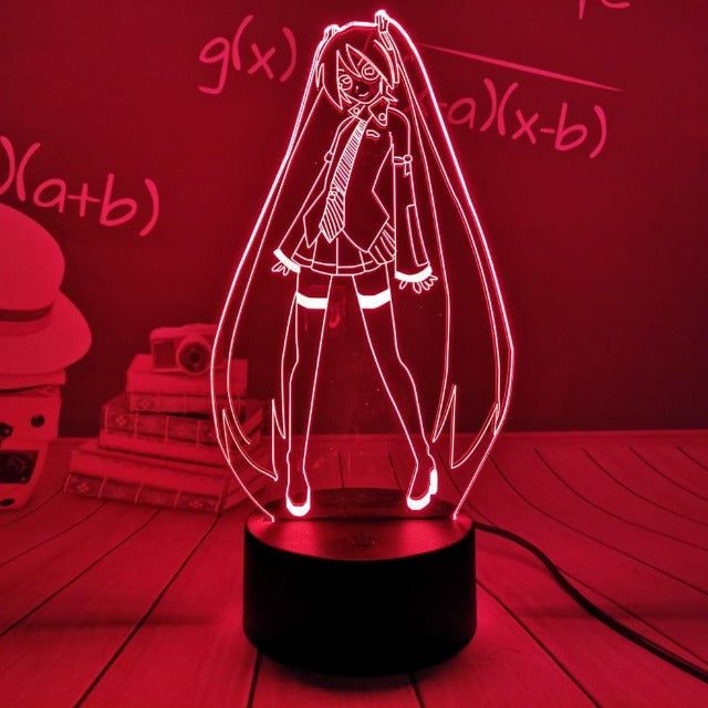 La lampe Wendy Marvel, prêtresse céleste de Fairy Tail, avec ses 16 couleurs et son design unique, illumine la chambre ou le salon des fans inconditionnels.