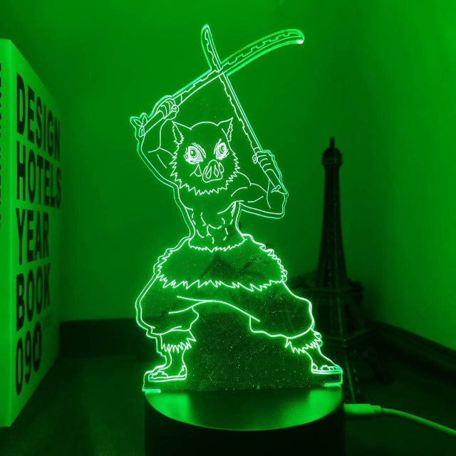 Illuminez la chambre ou le salon des plus grands fans de Demon Slayer avec cette lampe LED multicolore représentant Inosuke, le pourfendeur de démons au masque de bête.