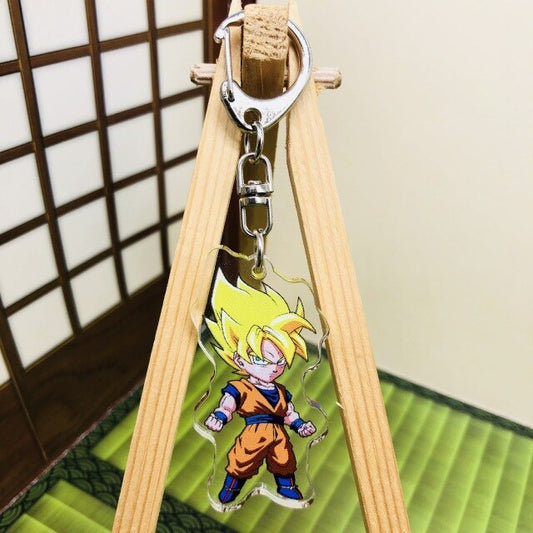 Ornez votre sac ou trousseau de clés avec ce superbe porte-clé Dragon Ball à l'effigie de Goku Super Saiyan, l'accessoire ultime pour les fans de l'univers Dragon Ball !