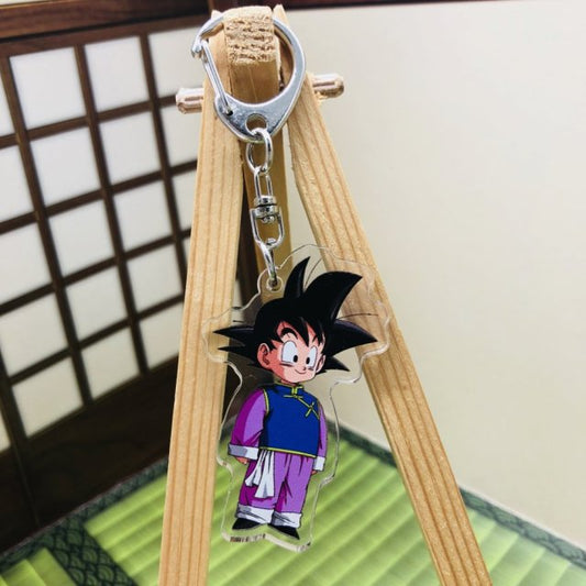 Ornez votre sac ou vos clés avec ce superbe porte-clé Dragon Ball à l'effigie de Goten, l'accessoire idéal pour les fans de l'univers Dragon Ball !