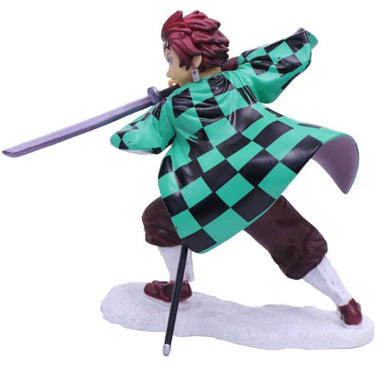 Ajoutez cette magnifique figurine de Tanjiro, le pourfendeur, à votre collection Demon Slayer pour une pièce incontournable de 14 cm de hauteur.