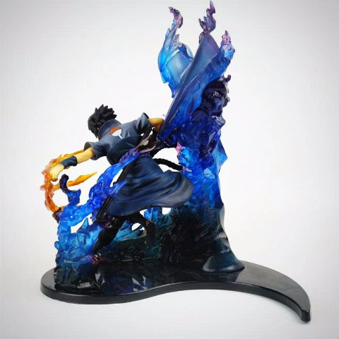 Exprimez la puissance du Susanoo de Sasuke avec cette superbe figurine en plastique brillant de 23 cm, offrant une finition précise. Préservez ses couleurs en évitant l'exposition au soleil.