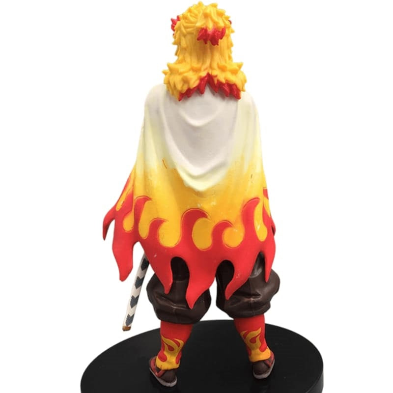 Figurine de Kyojuro Rengoku, le Pilier du feu de Demon Slayer, un incontournable pour les fans du manga.