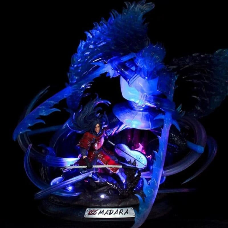Figurine de Madara Uchiha Susanoo, symbole de la puissance légendaire de Naruto Shippuden.