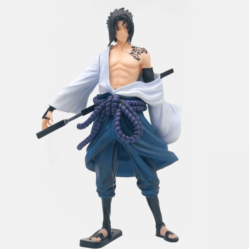 Figurine de Sasuke Uchiha prêt à dégainer son Kusanagi, un ajout essentiel pour tout fan de Naruto.