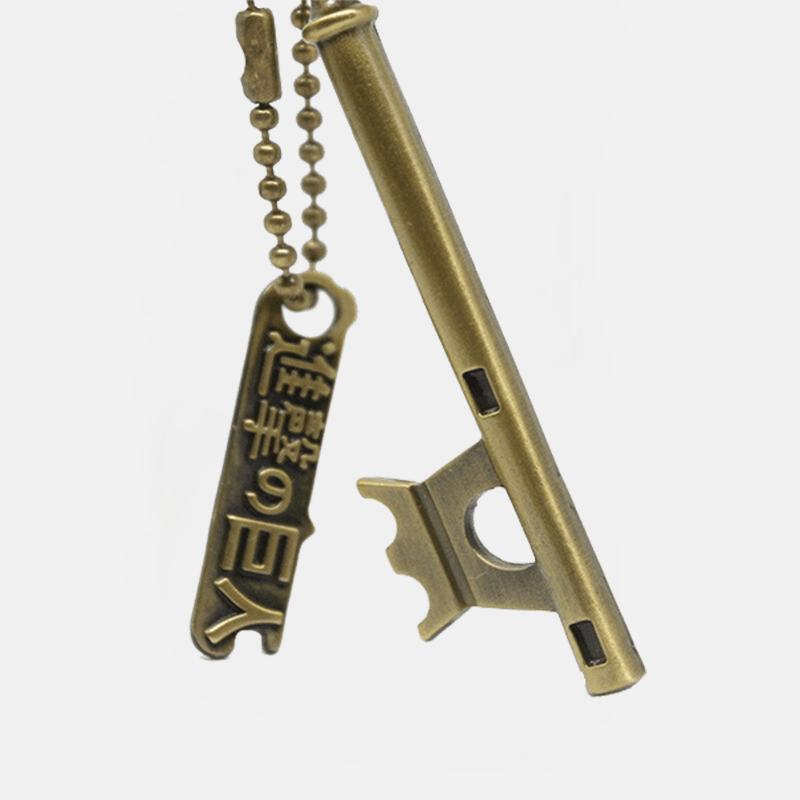 Découvre les mystères de la cave d'Eren avec ce collier SNK, l'accessoire idéal pour les fans de L'Attaque des Titans.