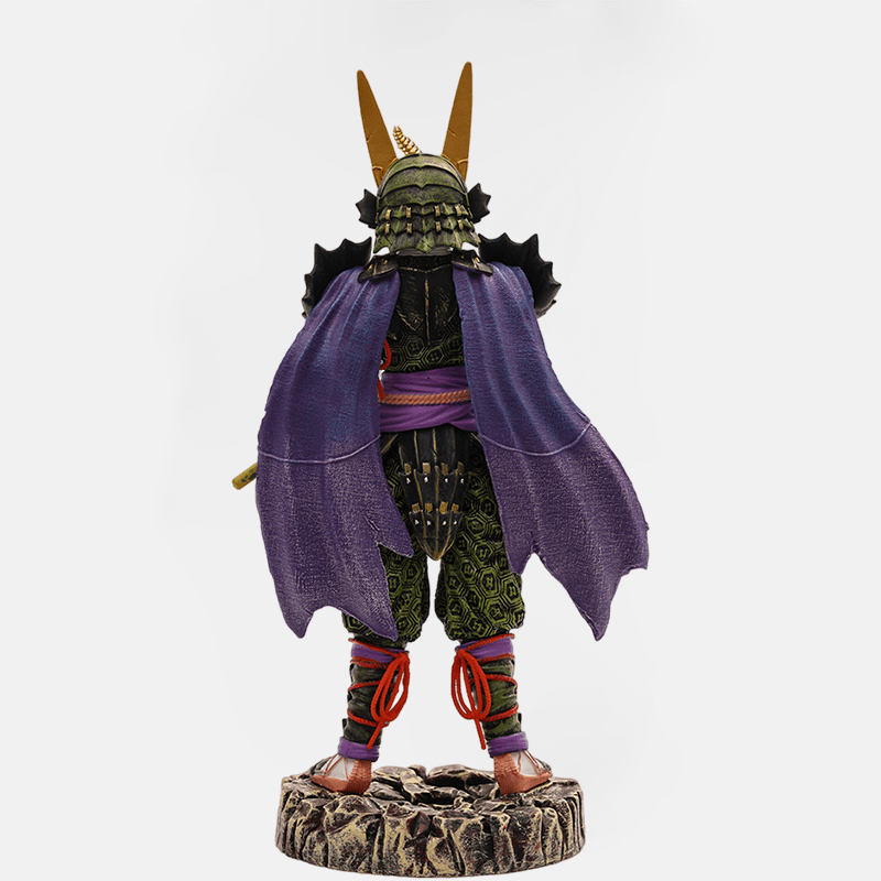 La figurine de Cell Samuraï de Dragon Ball, une fusion unique de style samuraï et de puissance cellulaire pour une collection impressionnante.