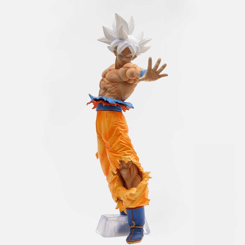 Exprimez votre admiration pour Goku avec la figurine Dragon Ball Super le représentant en Ultra Instinct maîtrisé, l'ultime transformation du héros légendaire.