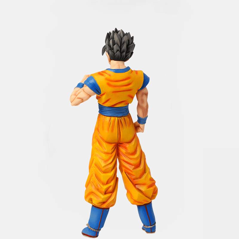 Découvre l'héritage de Goku avec la figurine de Gohan Adulte, le reflet de sa transformation en adulte dans Dragon Ball Z