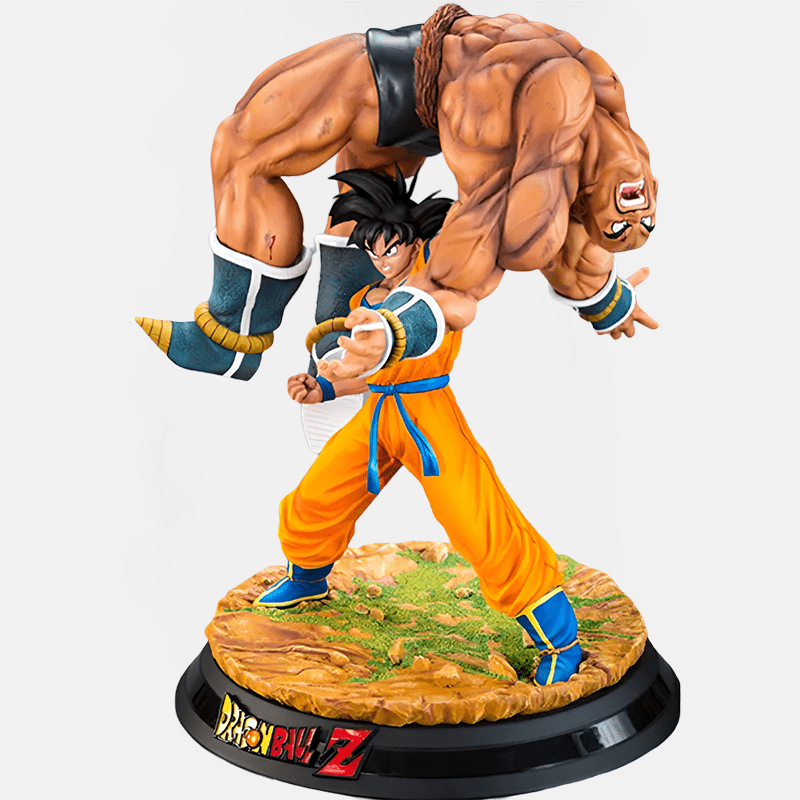 Une œuvre d'art exceptionnelle pour les fans de Dragon Ball Z : Goku affronte Nappa dans une figurine d'une qualité de détail incroyable.