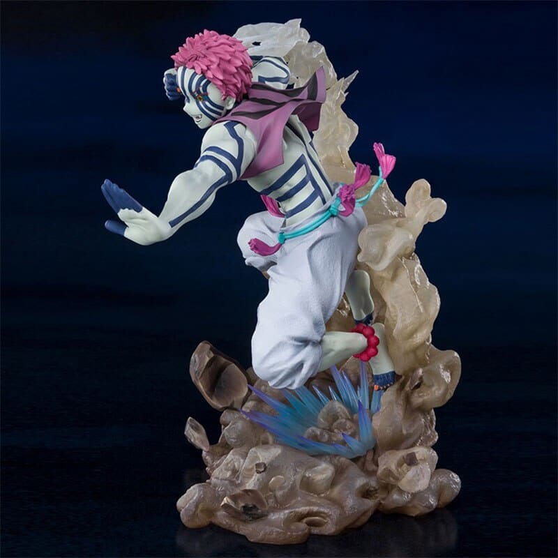 Ajoutez à votre collection la figurine d'Akaza, le puissant démon affilié aux Douze Lunes Démoniaques de Demon Slayer - Kimetsu no Yaiba