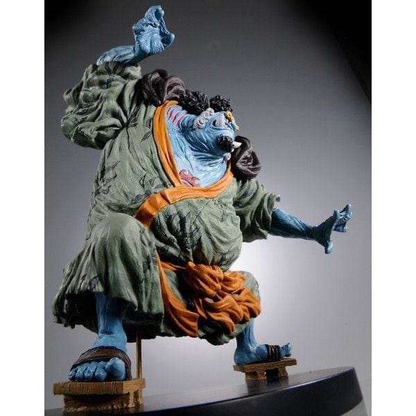 Jinbei, le Paladin des Mers, en figurine de collection de 15 cm issue de One Piece.
