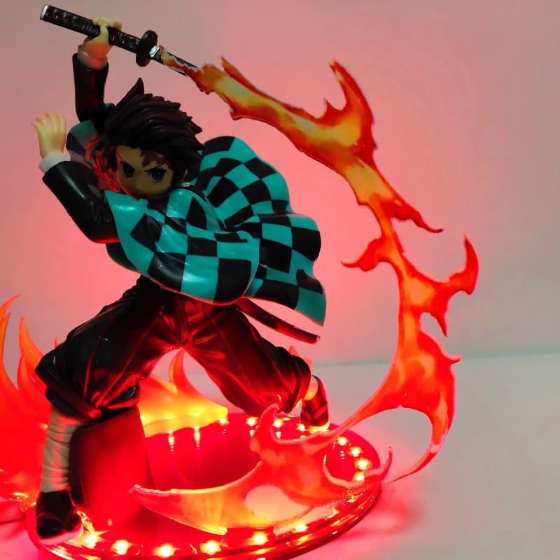 Figurine de Tanjiro Kamado "Souffle de la Flamme", héros de Demon Slayer, en action
