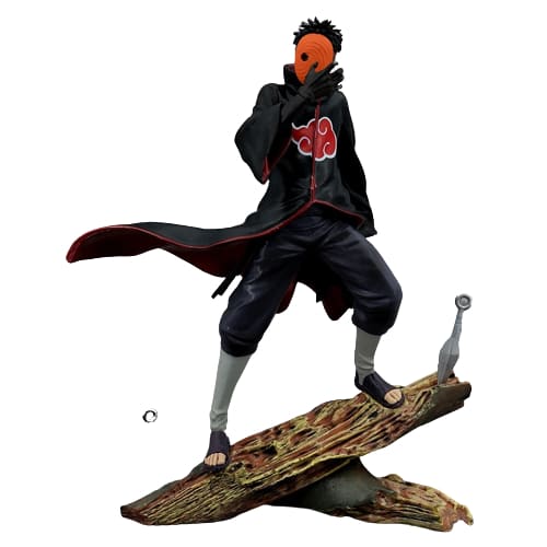 Cette figurine d'Obito Uchiwa, alias Tobi, incarne la complexité de l'antagoniste légendaire de Naruto Shippuden, dans un design fidèle au manga, avec une hauteur de 26 cm