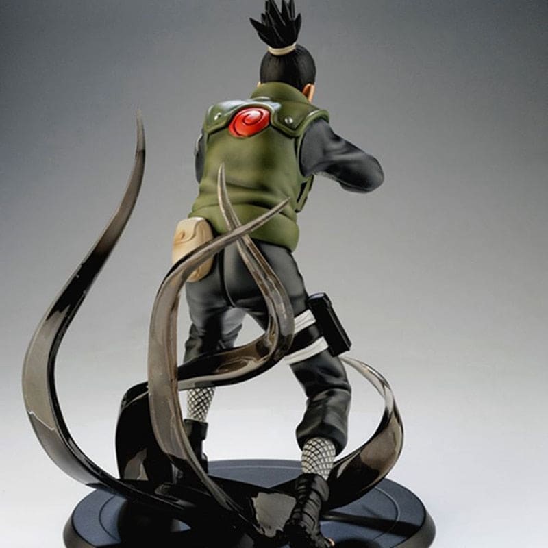 Figurine de Shikamaru Nara, le génie stratège de Konoha.
