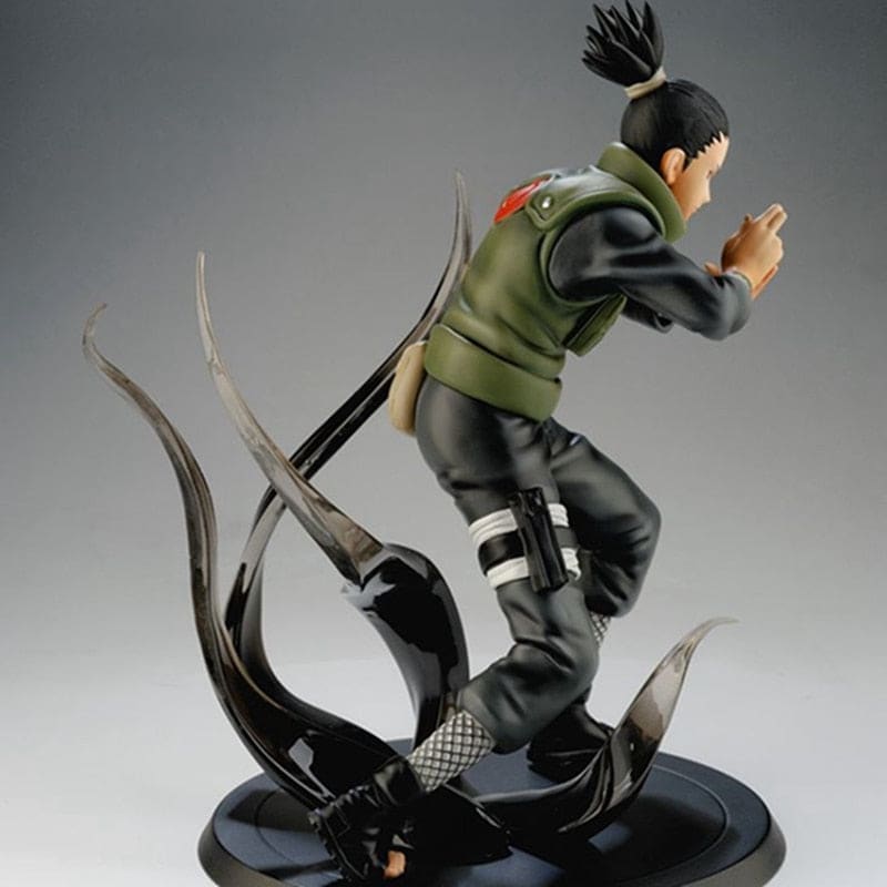 Figurine de Shikamaru Nara, le génie stratège de Konoha.