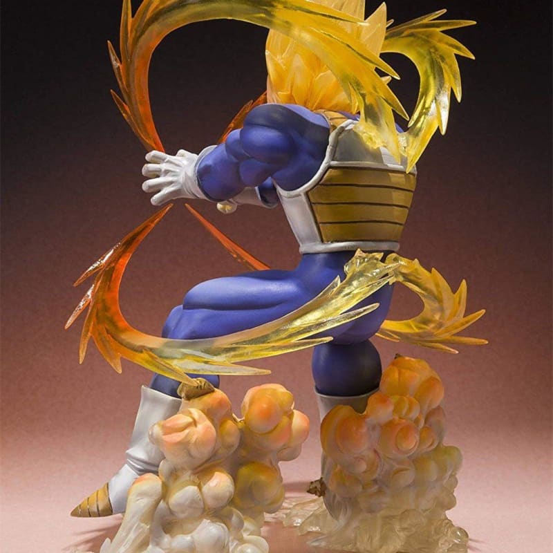 Figurine de Vegeta en Super Saiyan 1, utilisant le légendaire Final Flash, fidèle au manga Dragon Ball Z