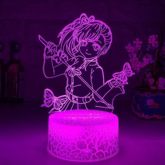 Illuminez la chambre ou le salon de votre plus grand fan de Demon Slayer avec cette lampe LED multicolore représentant Kanao, la sœur de Shinobu