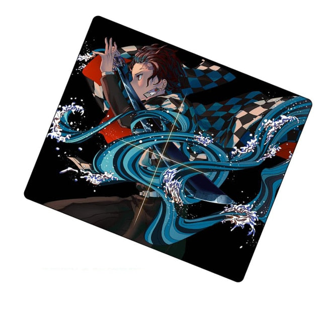 Tapis de Souris Demon Slayer Souffle mettant en vedette Tanjiro maîtrisant son souffle de l'eau, l'accessoire idéal pour le gaming et le travail sur ordinateur, avec une impression de haute qualité