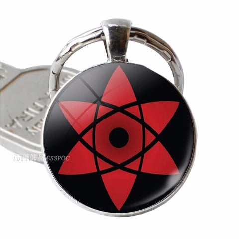 Donnez une touche Ninja à vos clés avec ce porte-clé Naruto métallique représentant le symbole Sharingan de Sasuke en alliage de zinc.